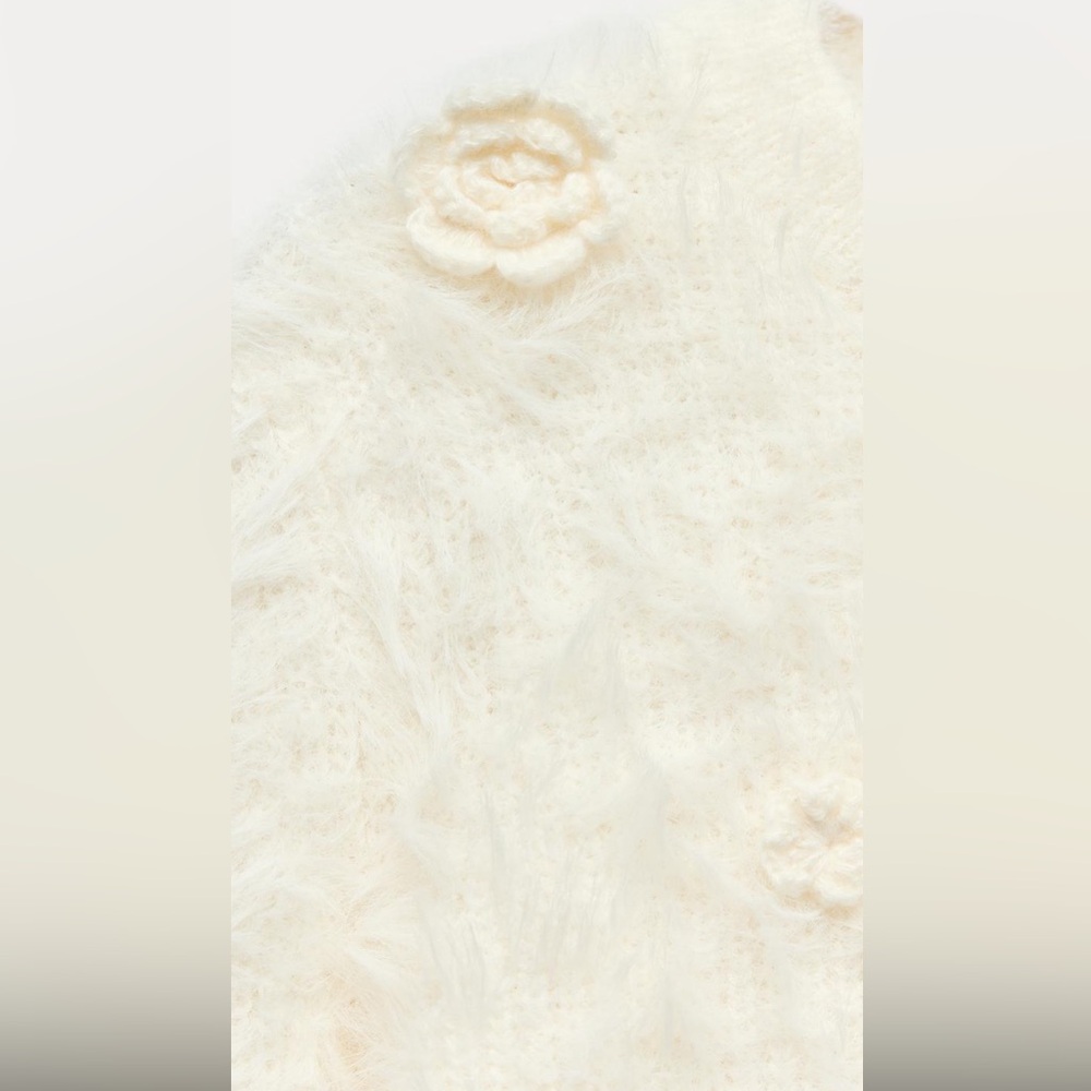 Zara floral faux fur sweater, with matching tonal raised textured roses - Picture 7 of 7